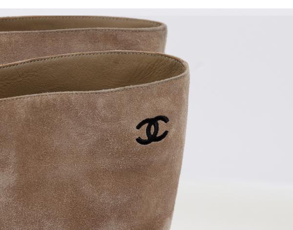 샤넬 가브리엘 샤넬 코코 레터링 스웨이드 숏 부츠 베이지 블랙 37 1/2C