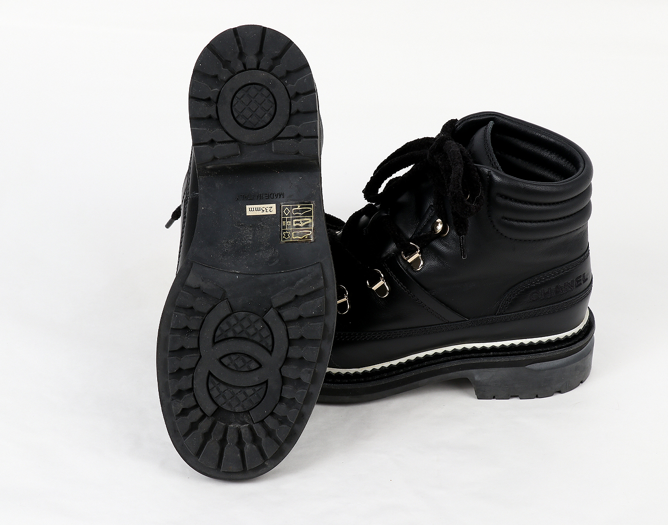 샤넬 하이킹 레이스업 부츠 블랙 36 1/2