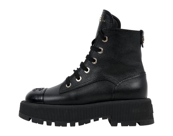 샤넬 레터링 레이스업 컴뱃 부츠 블랙 37C