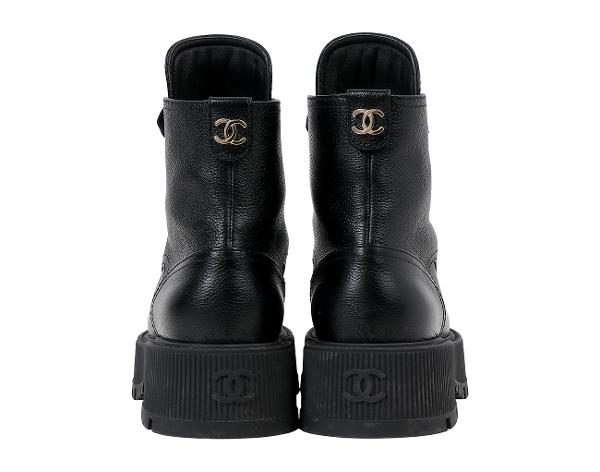 샤넬 레터링 레이스업 컴뱃 부츠 블랙 37C