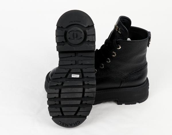 샤넬 레터링 레이스업 컴뱃 부츠 블랙 37C