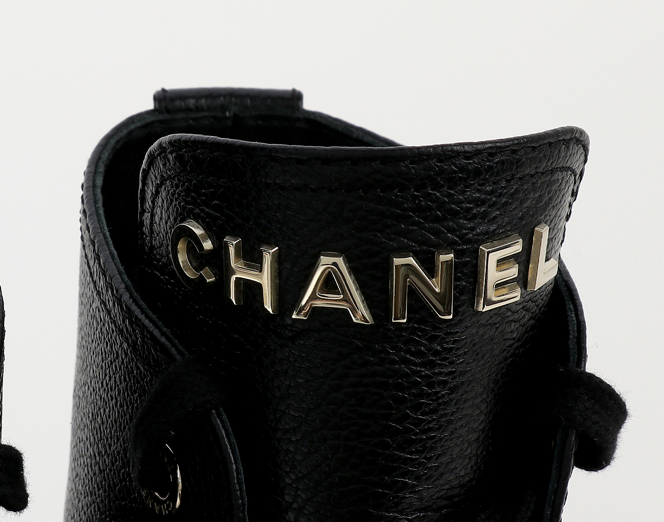 샤넬 레터링 레이스업 컴뱃 부츠 블랙 37C