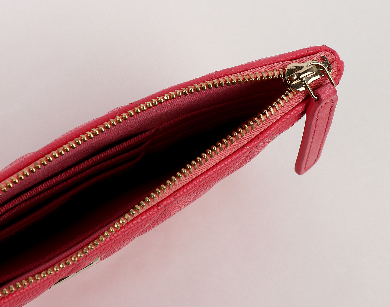 샤넬 클래식 파우치 스몰 핑크 샴페인골드 캐비어