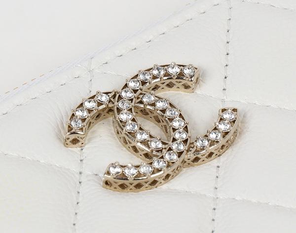 샤넬 클래식 파우치 스몰 화이트 샴페인골드 캐비어