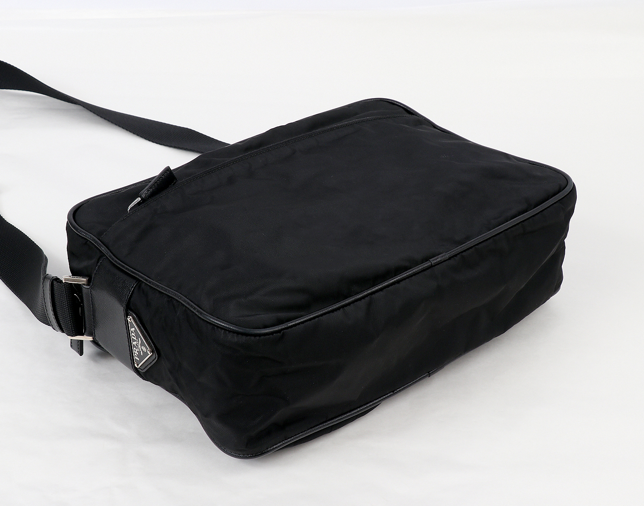 프라다 나일론 크로스백 블랙
