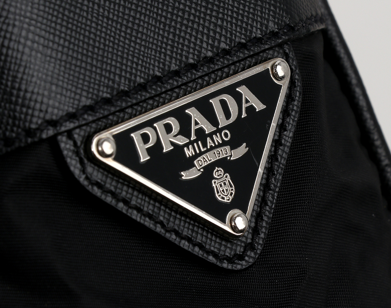 프라다 나일론 크로스백 블랙
