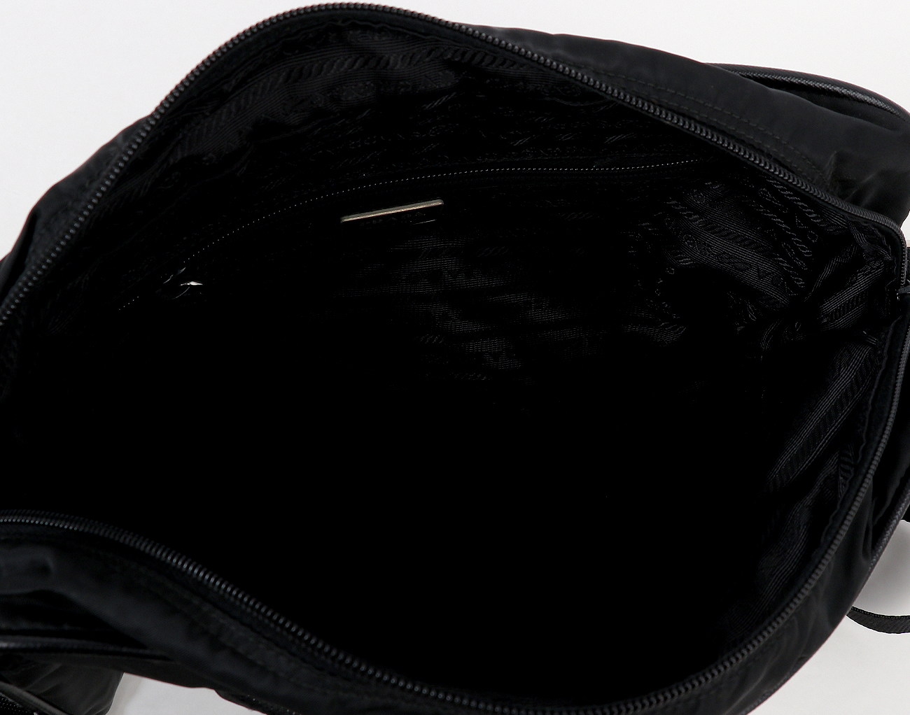 프라다 나일론 크로스백 블랙