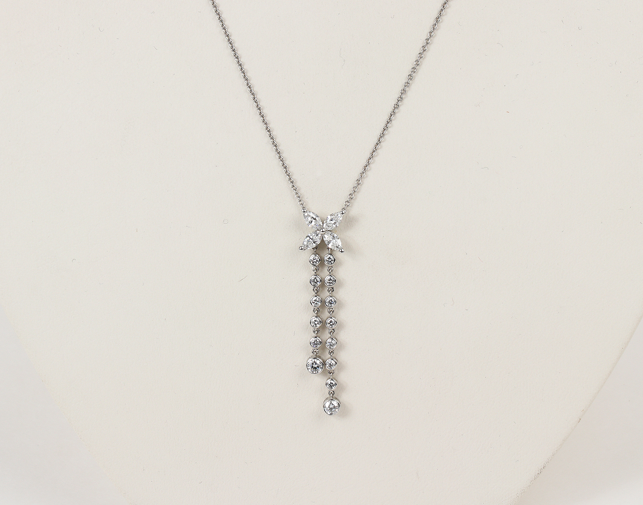 티파니앤코 빅토리아 더블 드롭 펜던트 플래티넘 다이아몬드