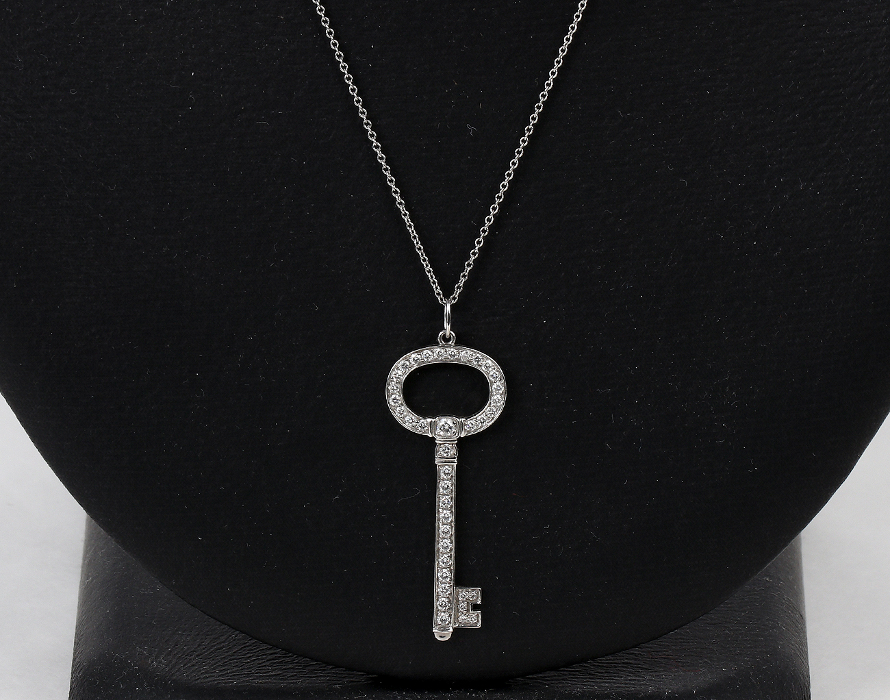티파니앤코 오벌 키 펜던트 플래티넘 다이아몬드