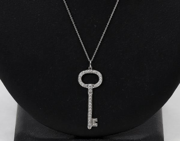 티파니앤코 오벌 키 펜던트 플래티넘 다이아몬드