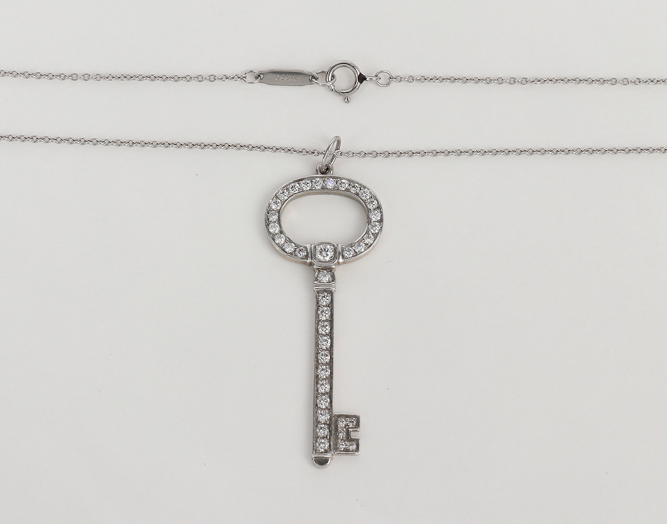 티파니앤코 오벌 키 펜던트 플래티넘 다이아몬드