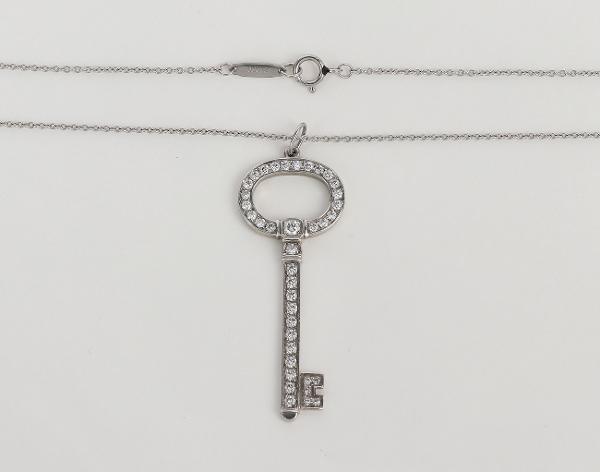 티파니앤코 오벌 키 펜던트 플래티넘 다이아몬드
