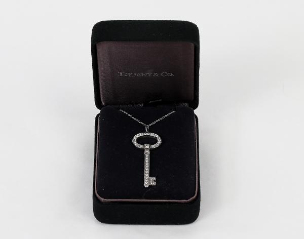 티파니앤코 오벌 키 펜던트 플래티넘 다이아몬드