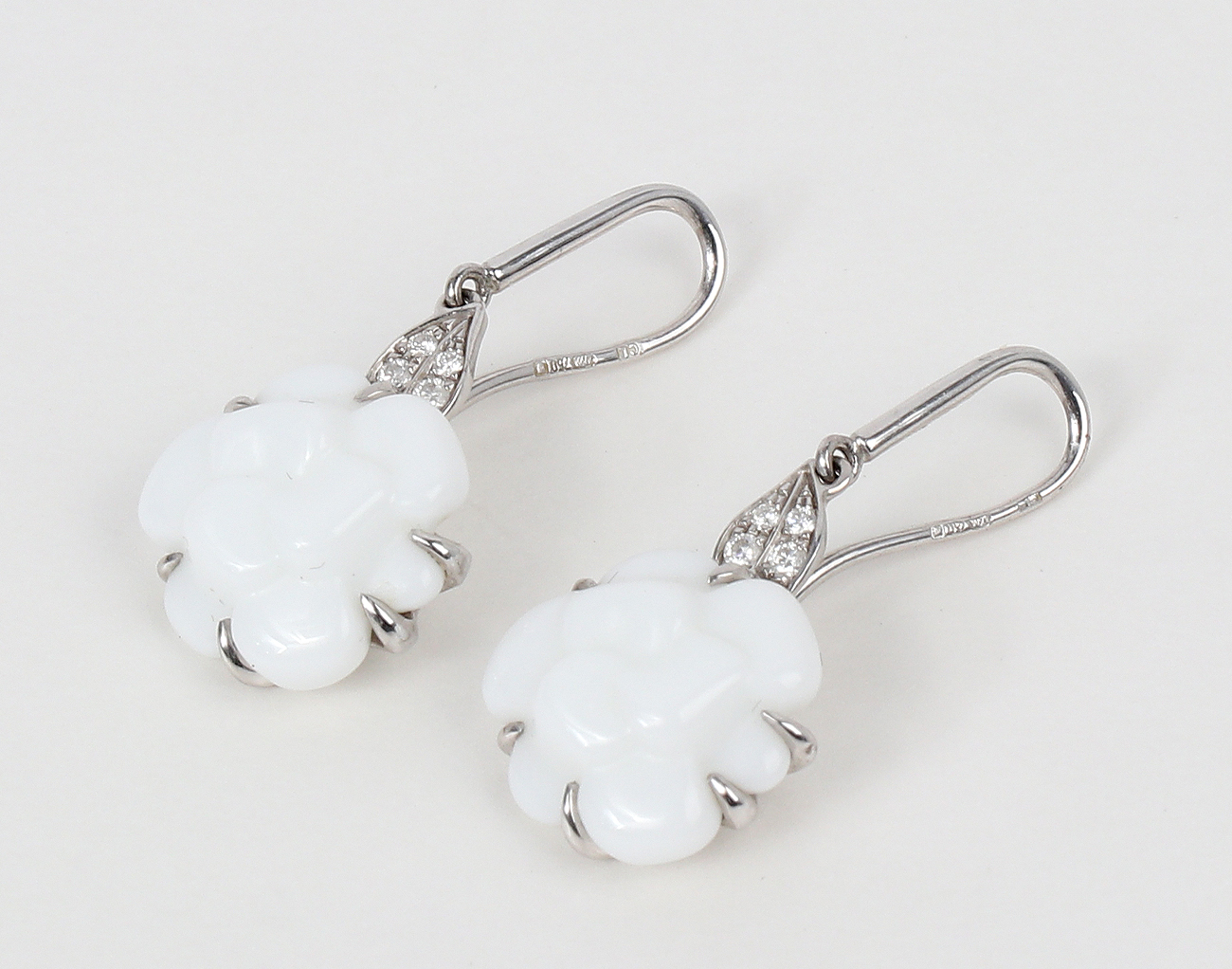 샤넬 까멜리아 드롭 이어링 화이트골드 다이아몬드