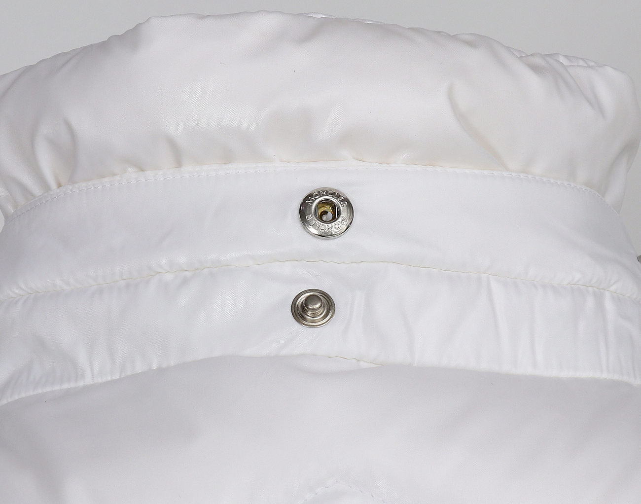 몽클레어 레이트 쇼트 다운 재킷 화이트 1