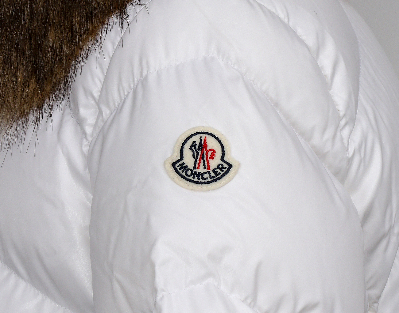 몽클레어 레이트 쇼트 다운 재킷 화이트 1
