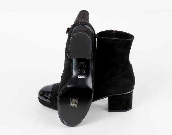 샤넬 하트 참 앵클 부츠 블랙 38 1/2C