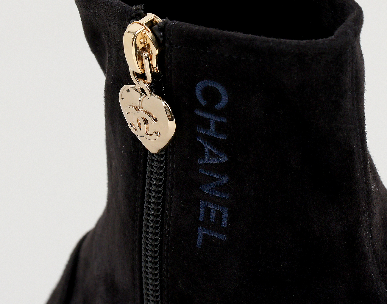 샤넬 하트 참 앵클 부츠 블랙 38 1/2C