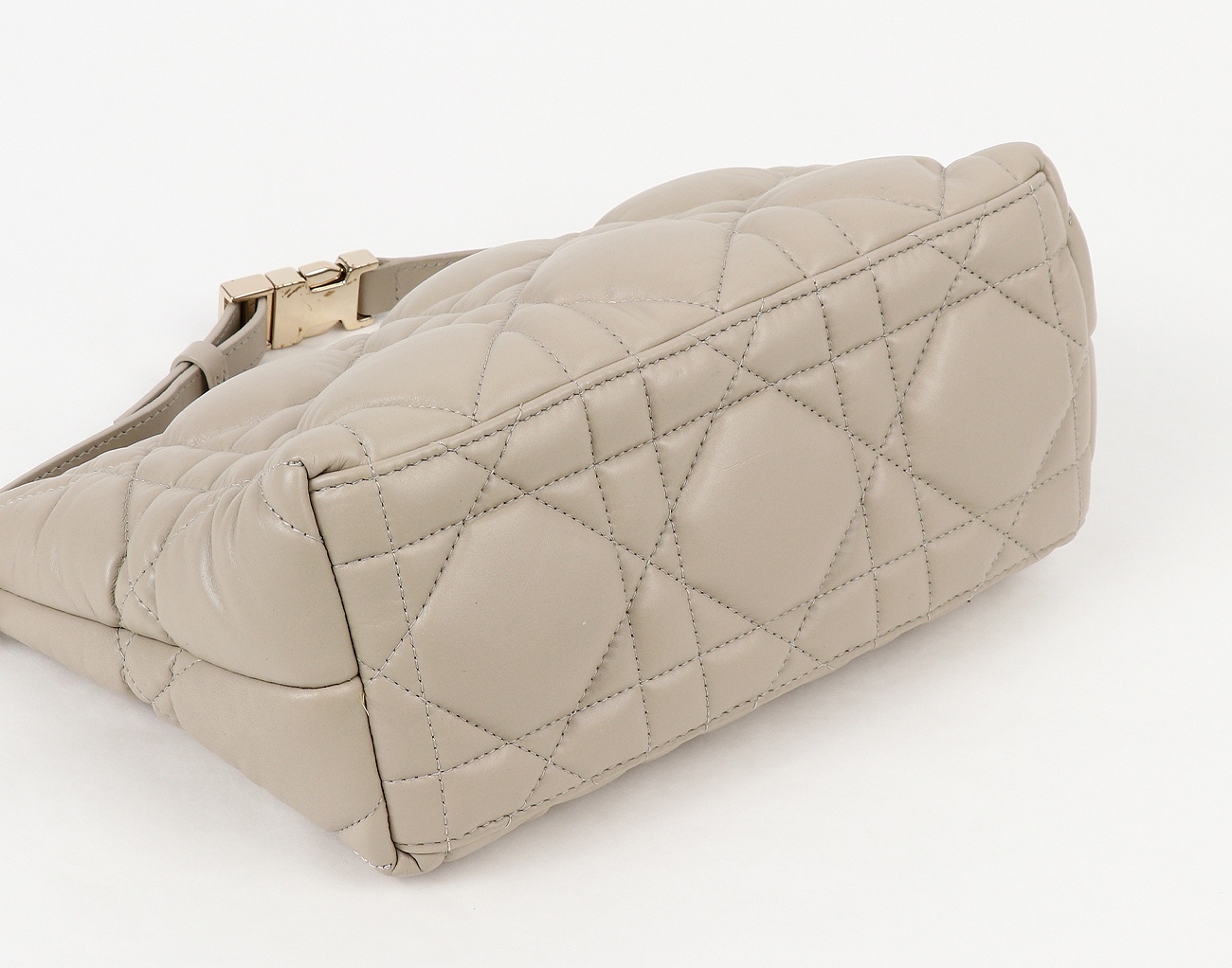 디올 트래블 노마드 파우치 미디엄 샌드