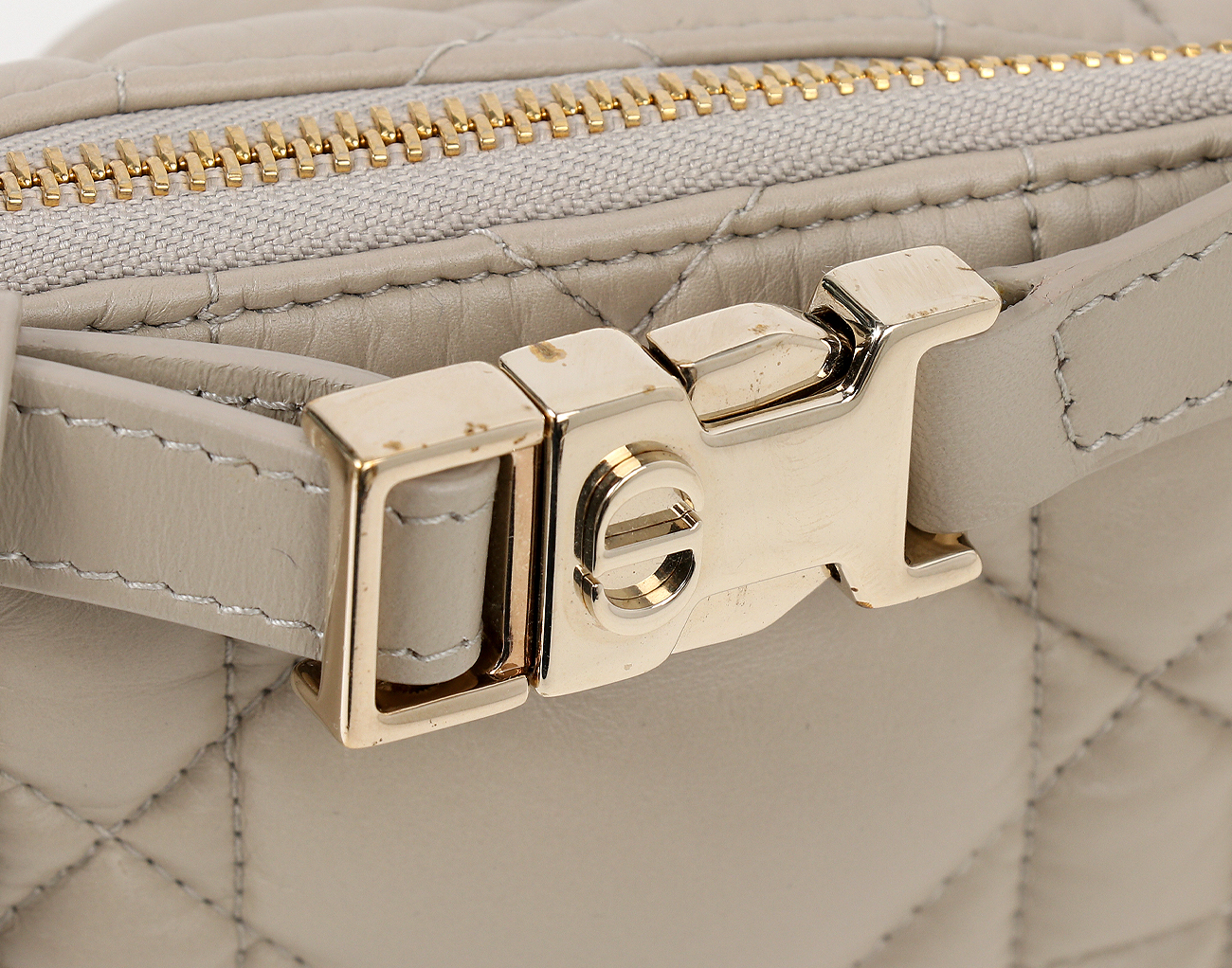 디올 트래블 노마드 파우치 미디엄 샌드