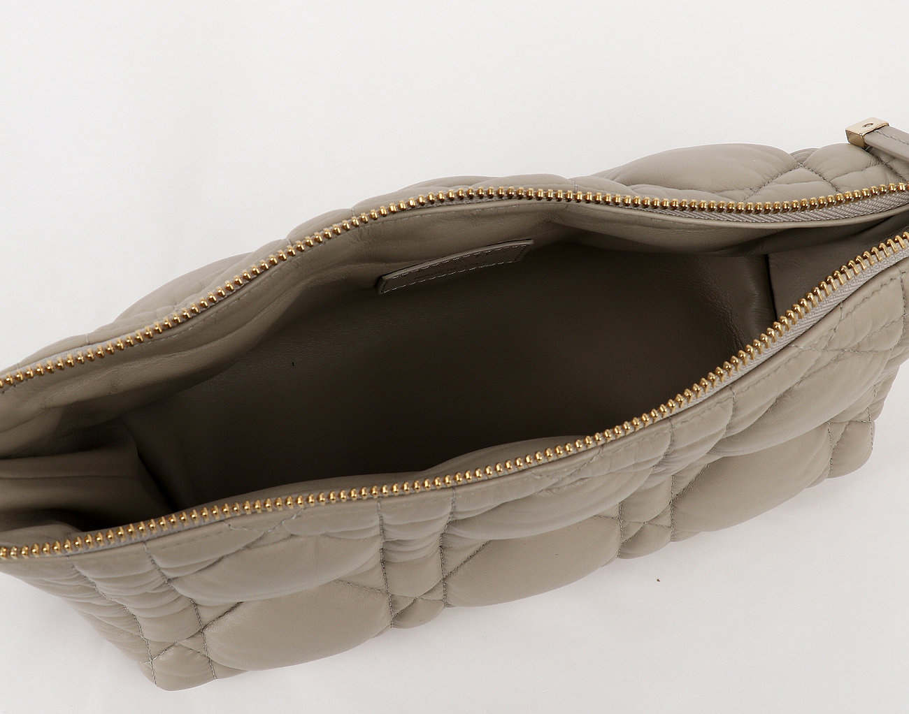 디올 트래블 노마드 파우치 미디엄 샌드