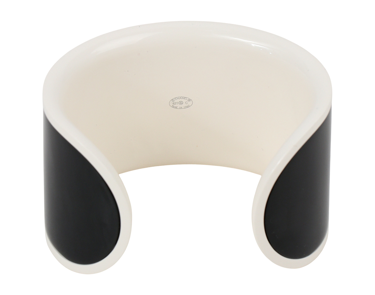 샤넬 CC 레진 커프 블랙 화이트