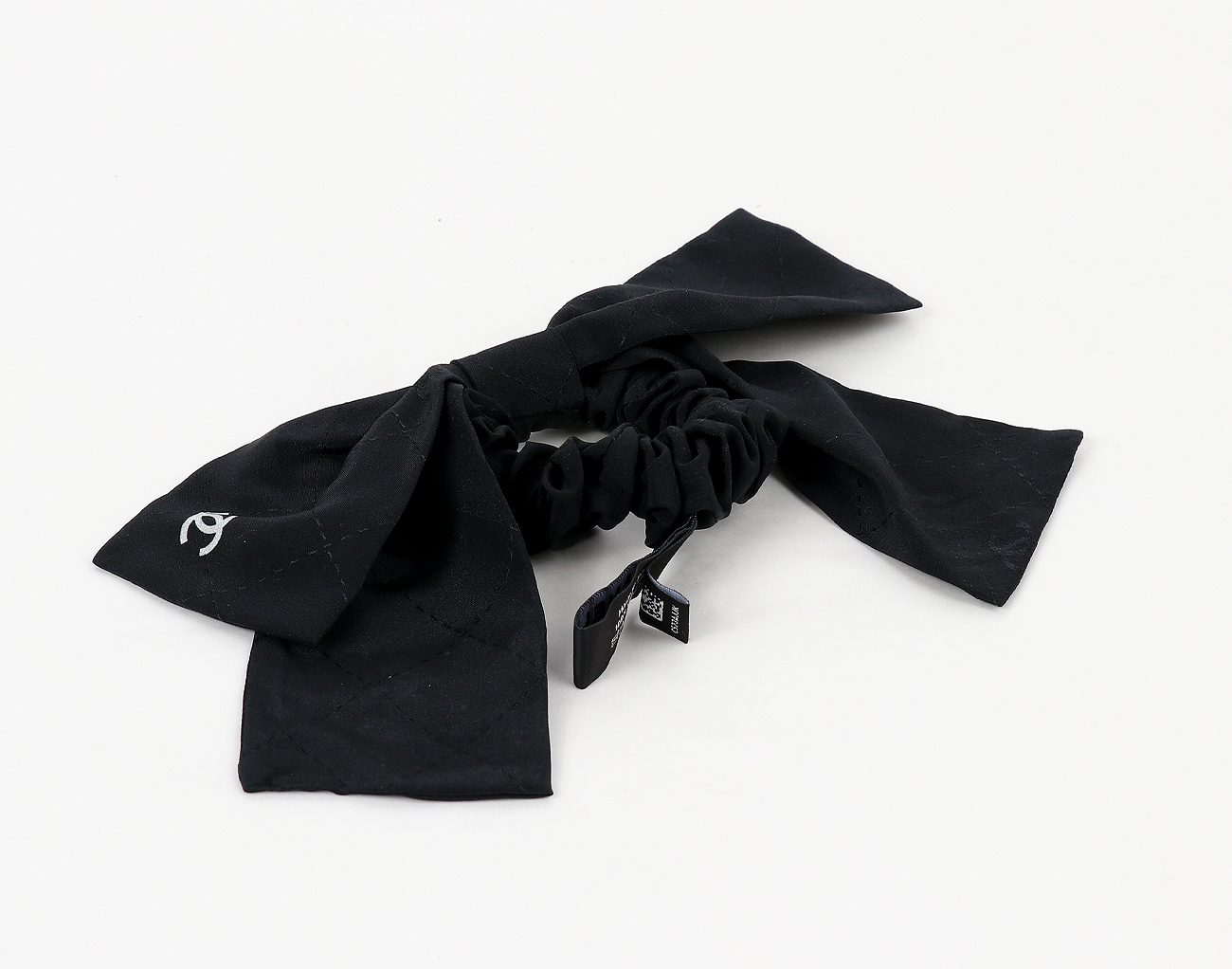 샤넬 CC 리본 헤어슈슈 블랙