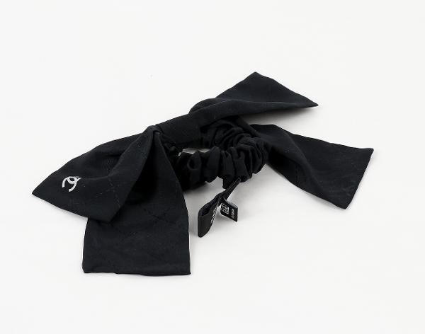 샤넬 CC 리본 헤어슈슈 블랙