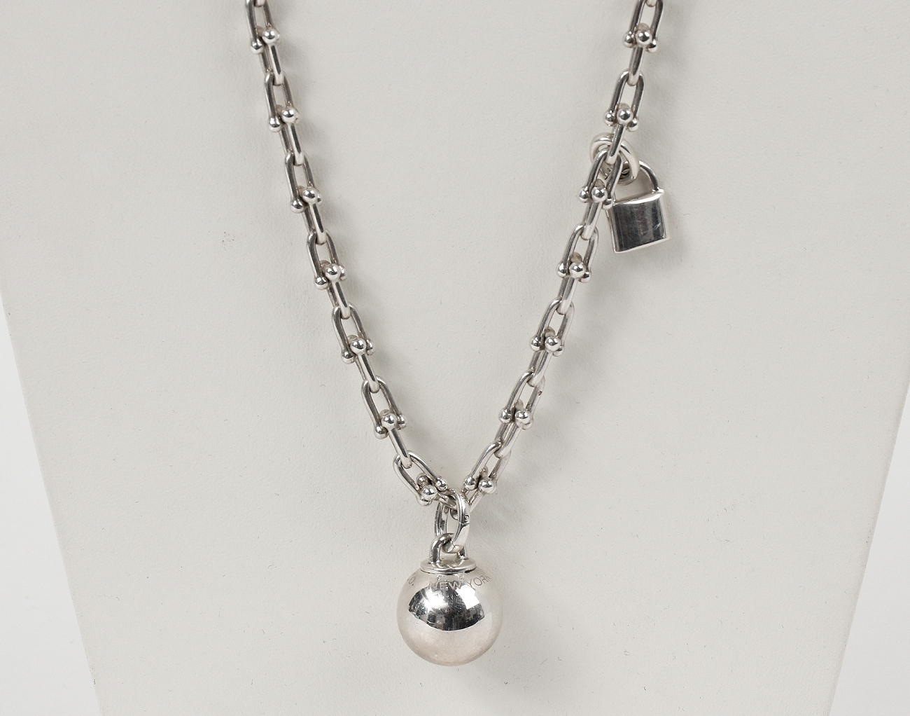 티파니앤코 하드웨어 스몰 랩 네크리스 실버