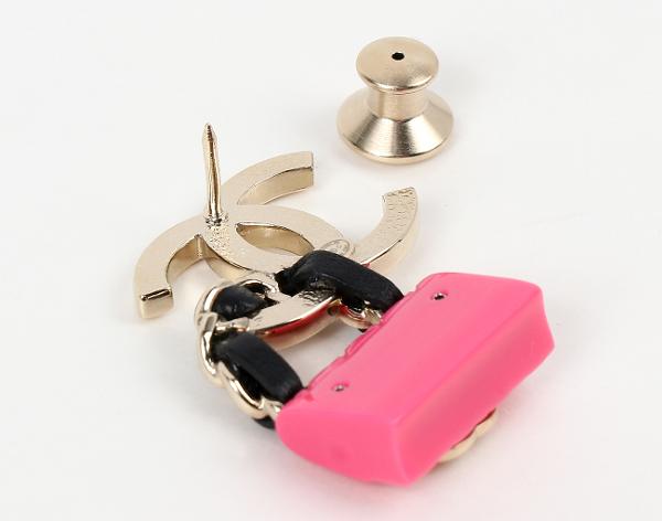 샤넬 클래식백 CC 브로치 핑크 샴페인골드