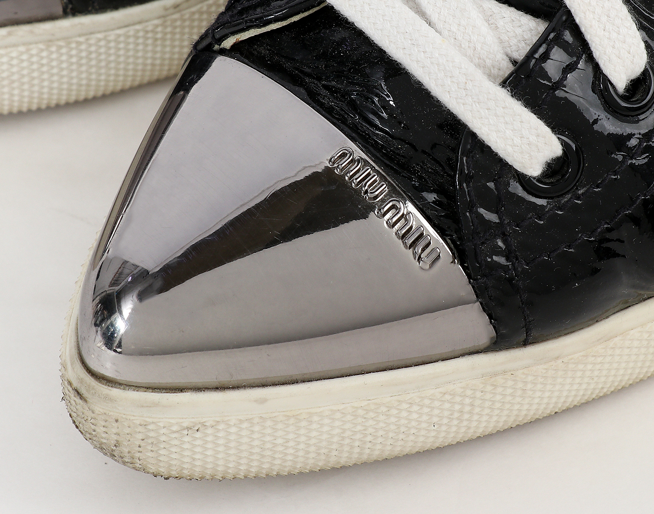 미우미우 메탈 토 스니커즈 블랙 실버 35 1/2