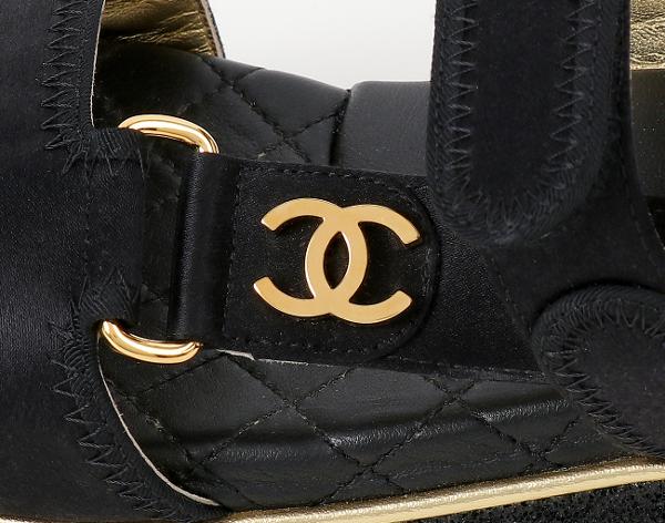 샤넬 CC 플랫폼 샌들 블랙 골드 36C