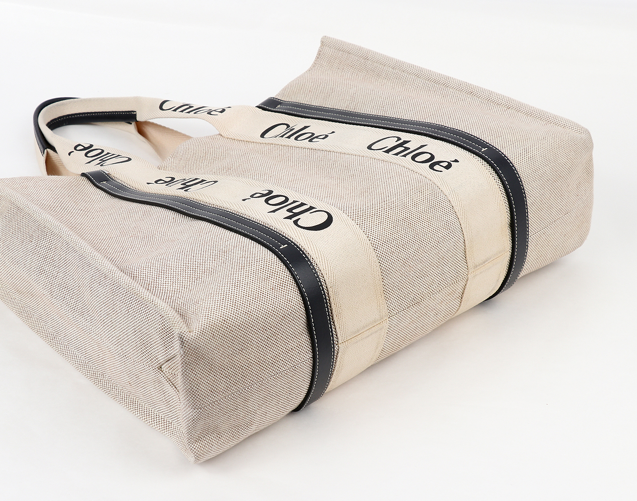 끌로에 우디 라지 토트백 화이트 블랙