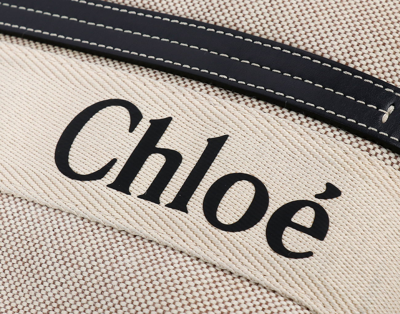 끌로에 우디 라지 토트백 화이트 블랙