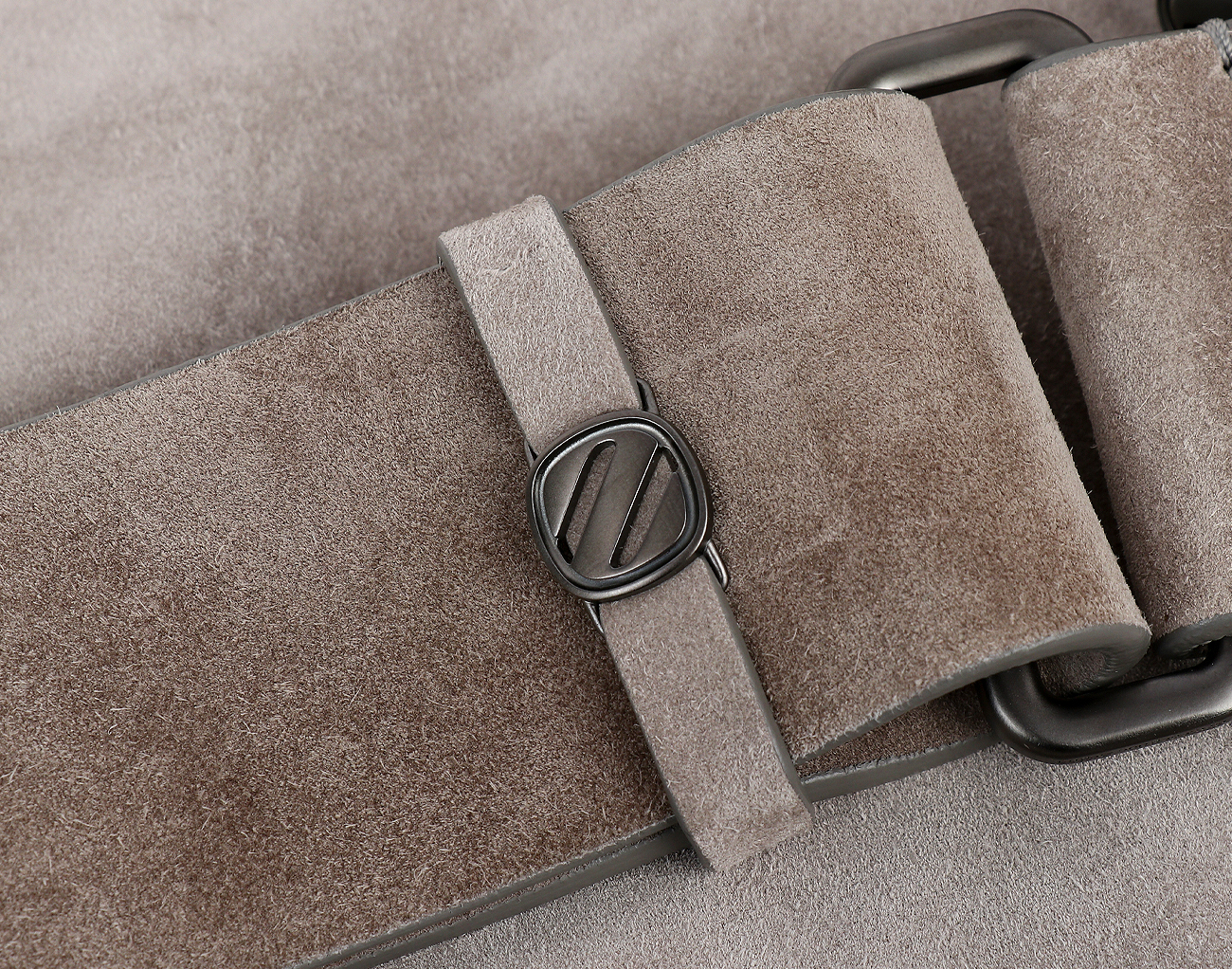 에르메네질도 제냐 스웨이드 숄더백 베이지