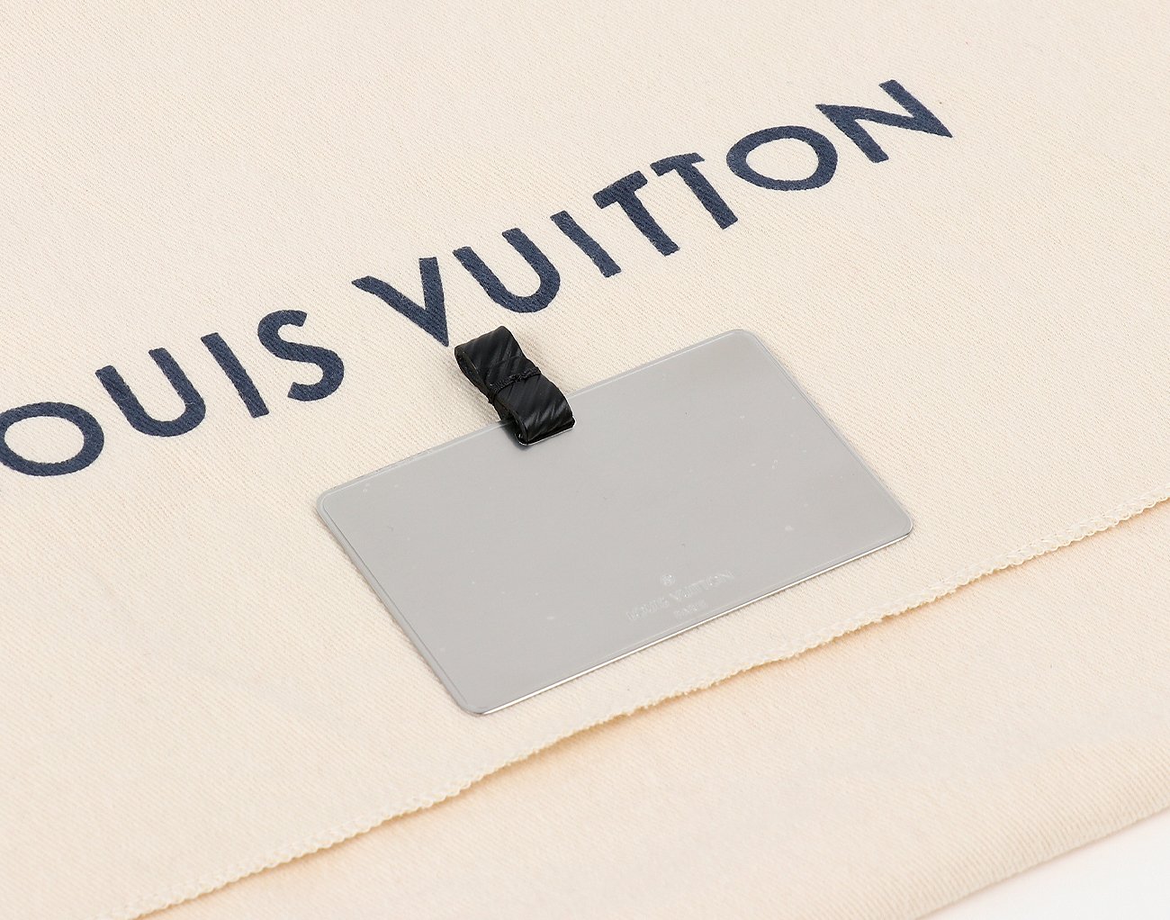 루이비통 트위스트 MM 블랙 금장