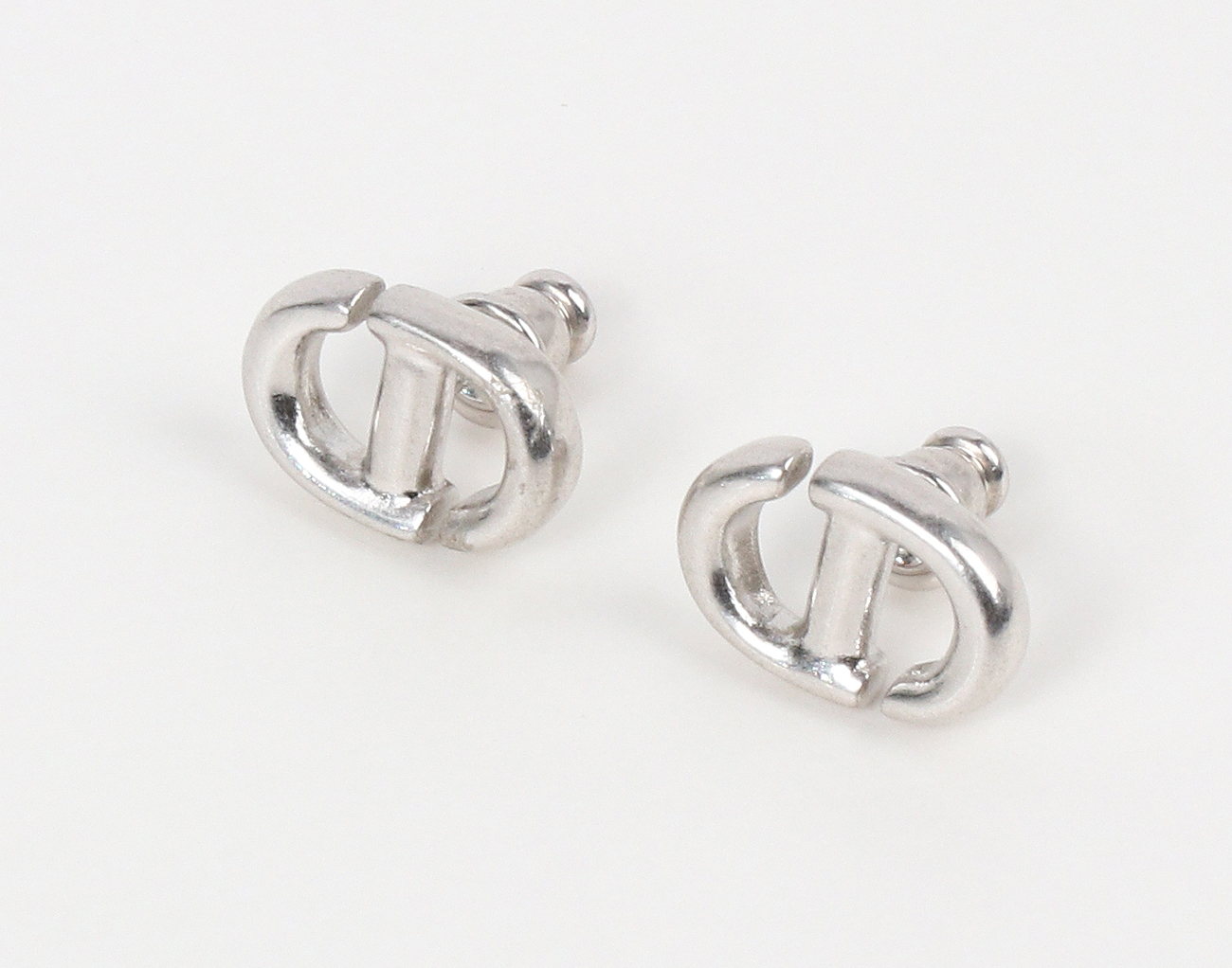 디올 CD 네이비 스터드 이어링 실버