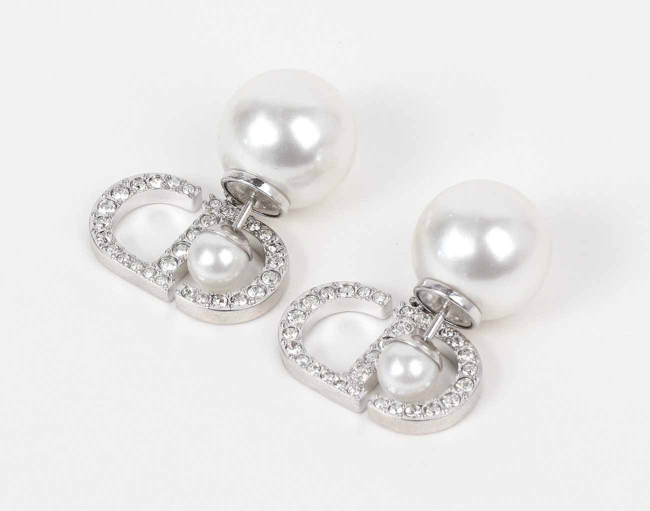 디올 트라이벌 이어링 실버