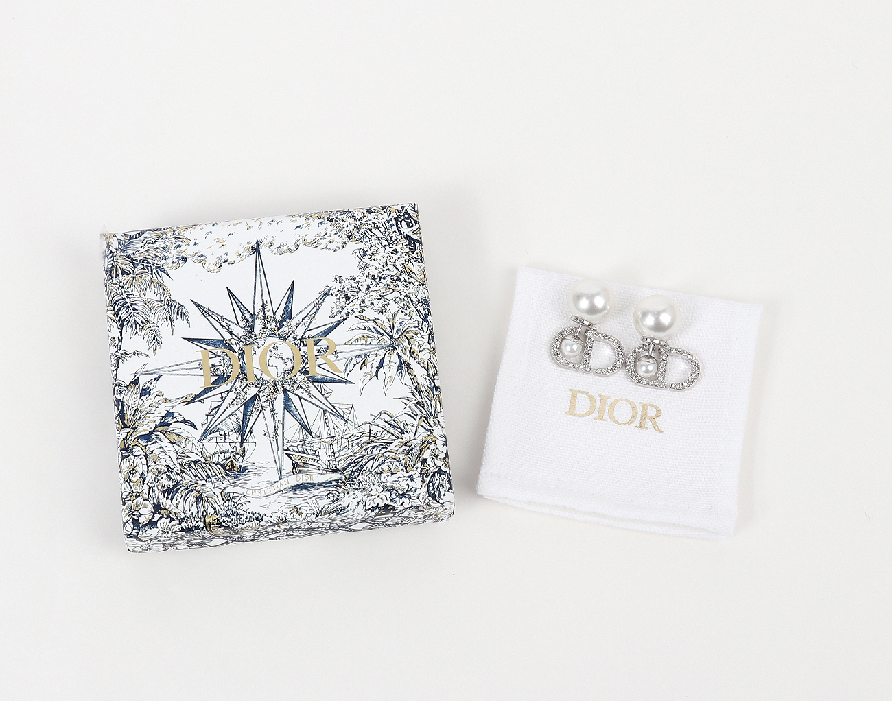 디올 트라이벌 이어링 실버