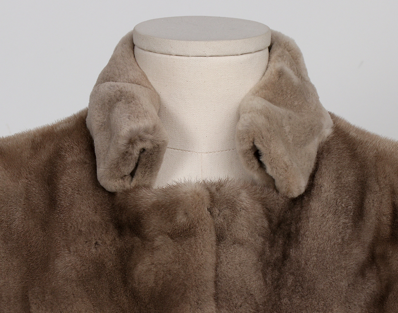 사바띠에 코펜하겐 터널 카라 박시 민소매 밍크 숏코트 베이지 38