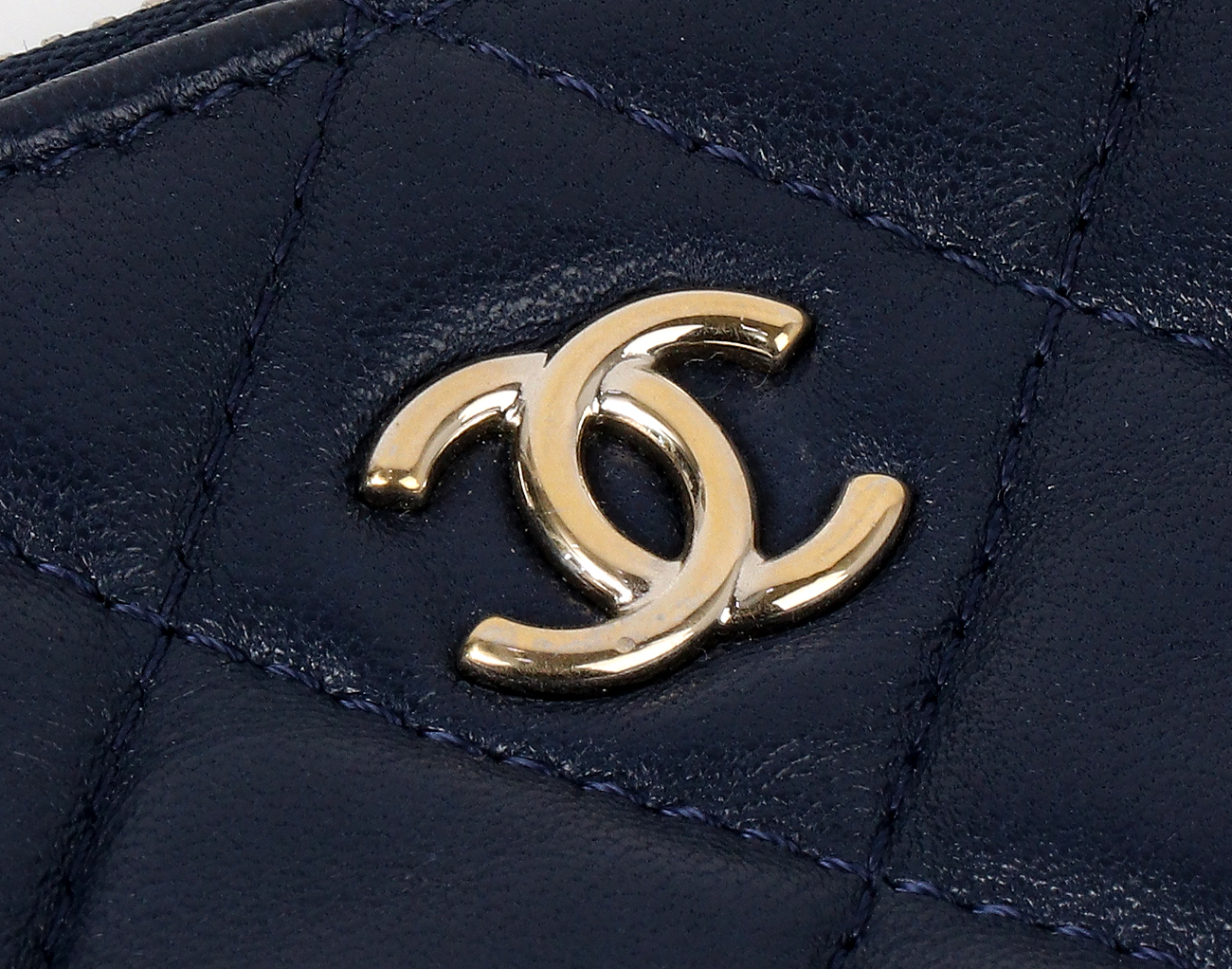 샤넬 클래식 클러치 라지 네이비 샴페인골드