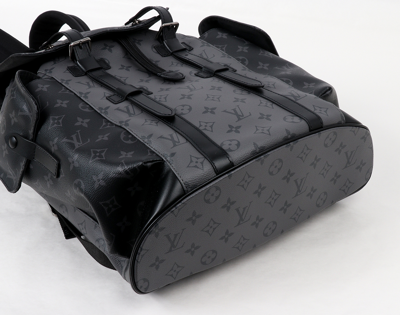 루이비통 크리스토퍼 MM 모노그램 이클립스