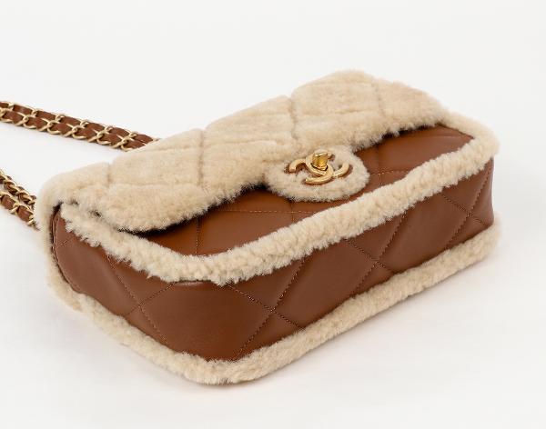 샤넬 시어링 플랩백 베이지 브라운 금장