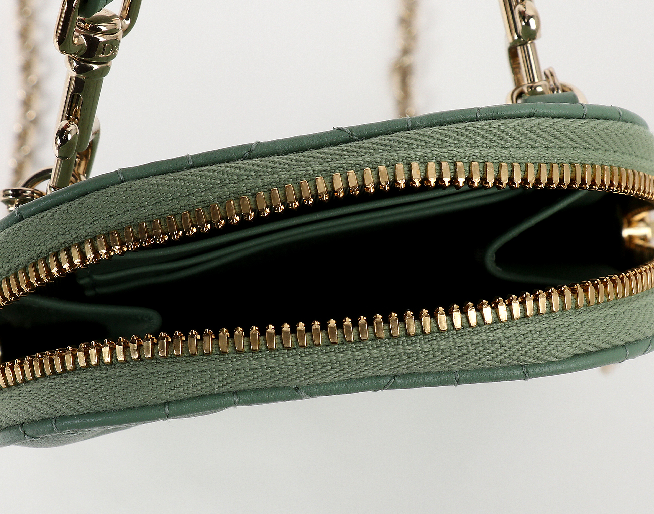 디올 레이디 폰 홀더 이터리얼 그린