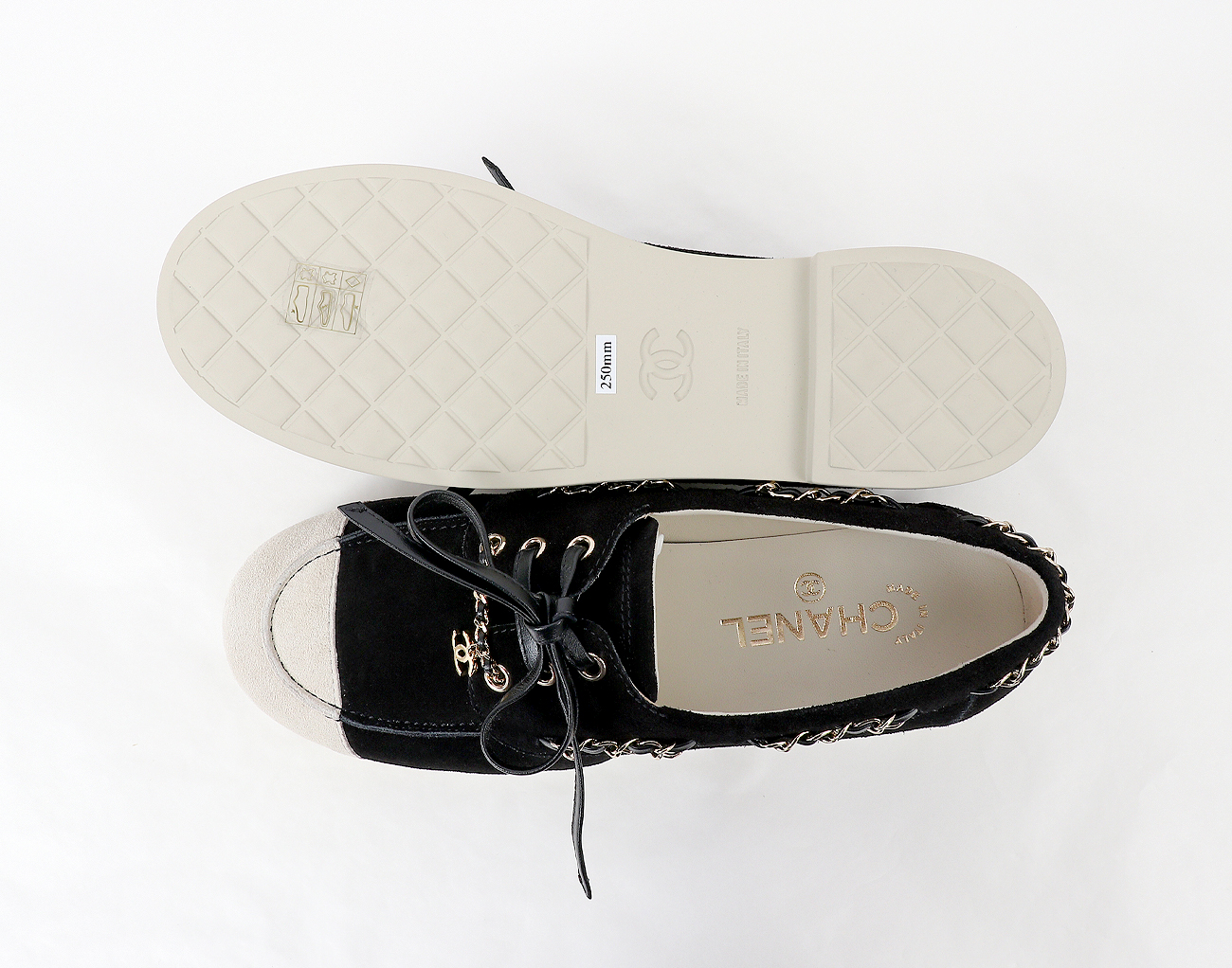 샤넬 CC 참 체인 트리밍 모카신 블랙 라이트 그레이 38C