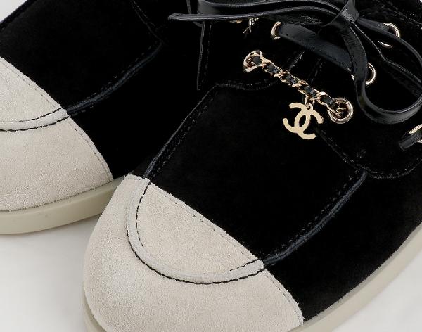 샤넬 CC 참 체인 트리밍 모카신 블랙 라이트 그레이 38C