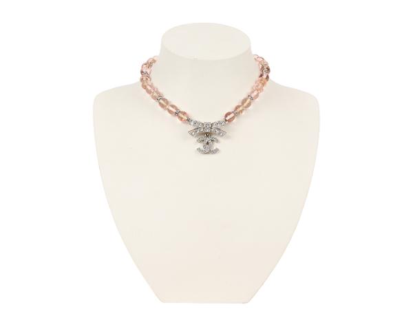 샤넬 라인스톤 리본 CC 초커 핑크