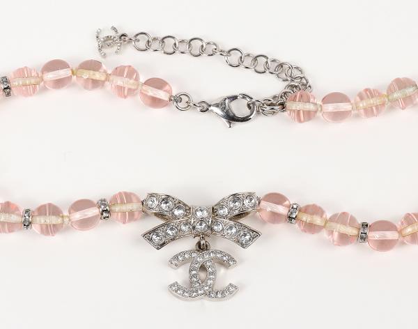 샤넬 라인스톤 리본 CC 초커 핑크
