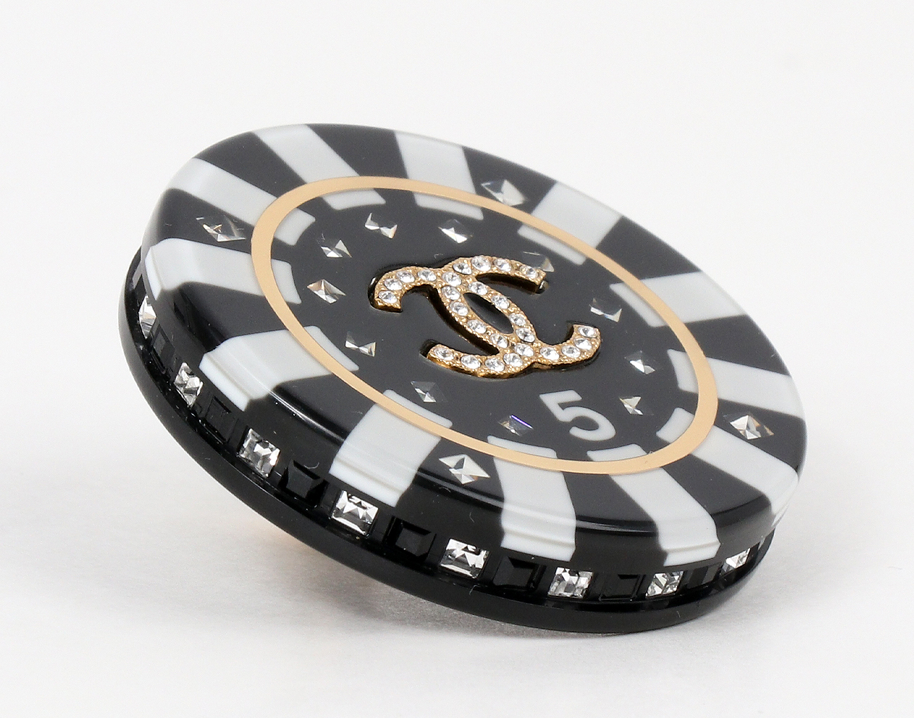 샤넬 포커 칩 브로치 블랙 화이트 금장