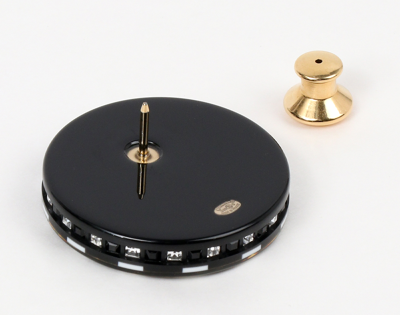 샤넬 포커 칩 브로치 블랙 화이트 금장